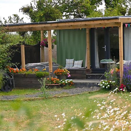 Sweet Pea Cabin Badsey Екстер'єр фото