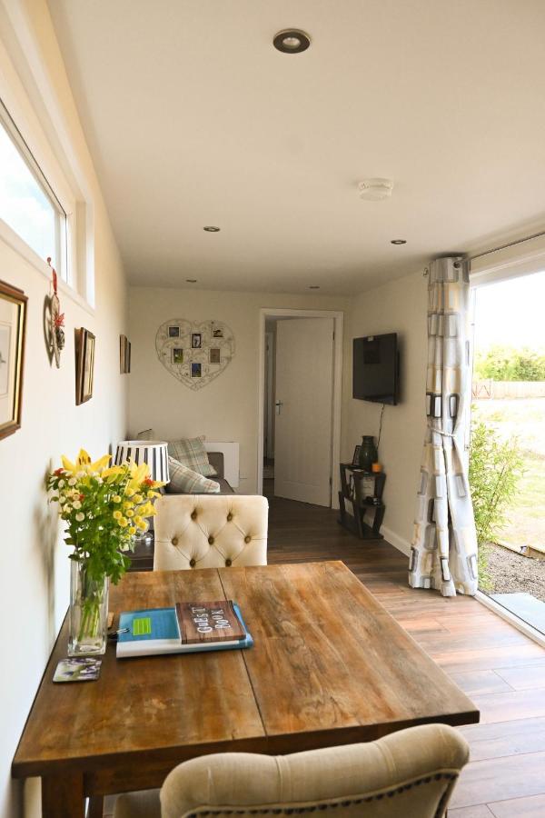 Sweet Pea Cabin Badsey Екстер'єр фото