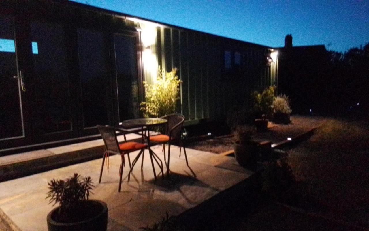 Sweet Pea Cabin Badsey Екстер'єр фото