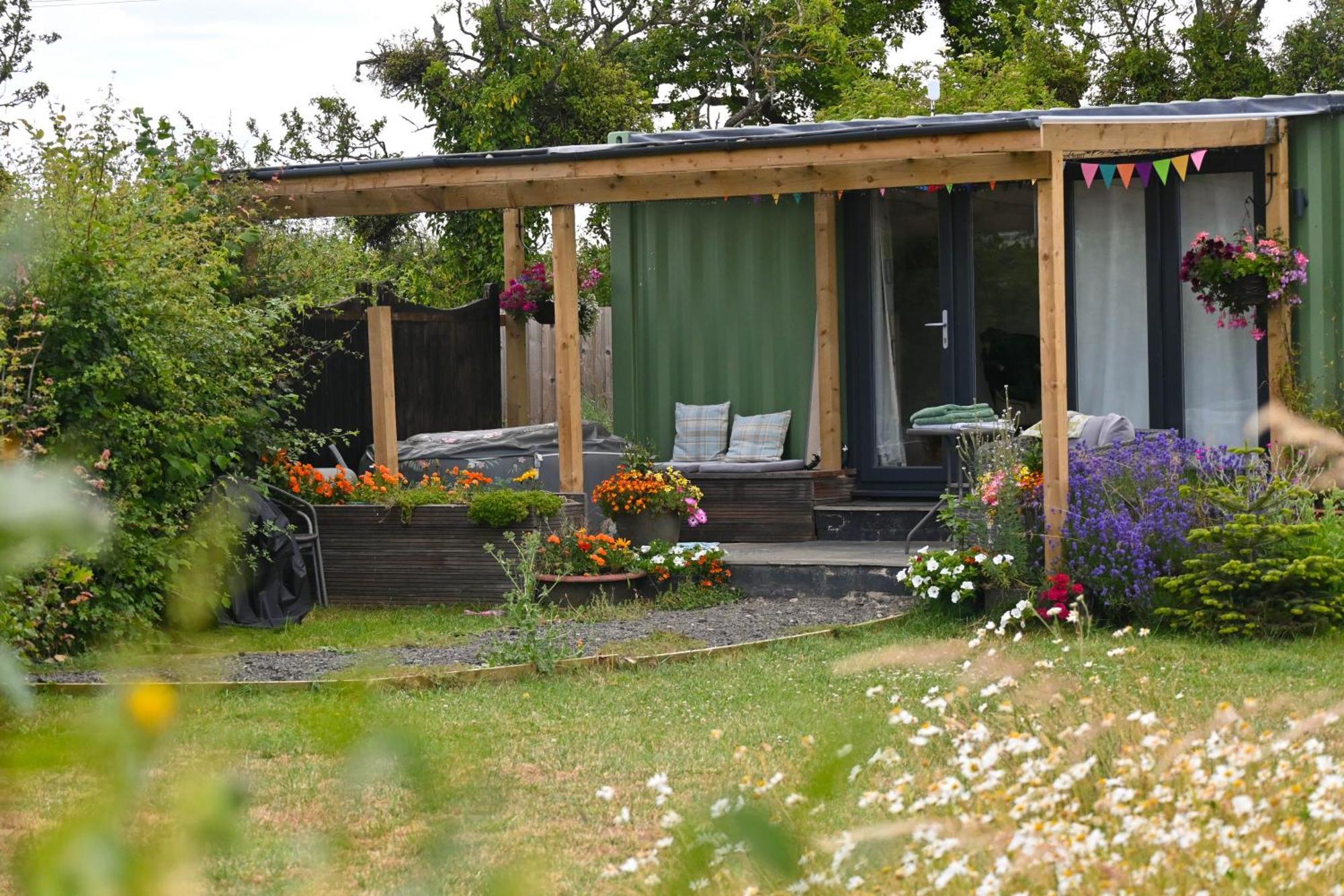 Sweet Pea Cabin Badsey Екстер'єр фото